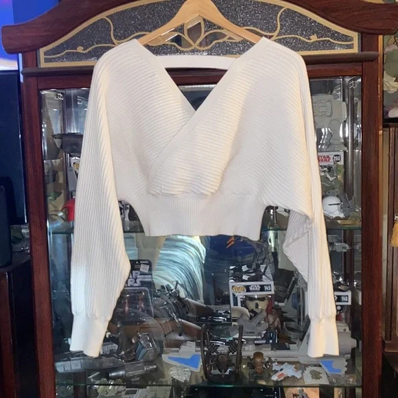 Forever 21 medium long sleeve sweater - Picture 2 of 2